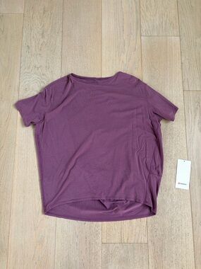 Lululemon back in action short sleeve